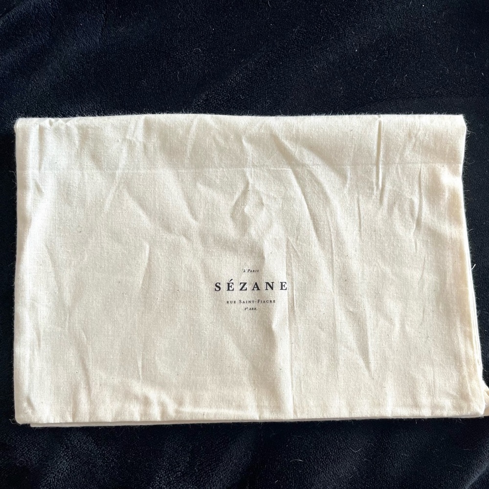 Sézane dust bag